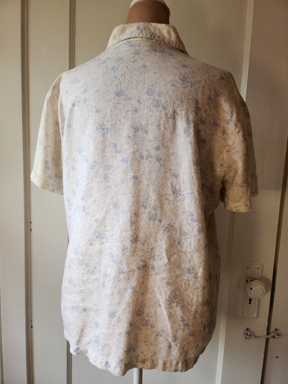 100% Linen Ivory/Blue Floral Button-Down Short Sleeve Shirt - Picture 4 of 8